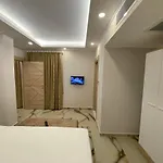Huma Elite Aparthotel 4*